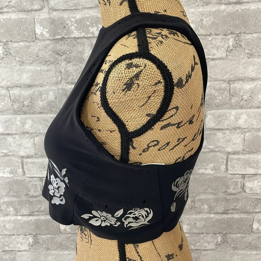 Athleta  Conscious Eyelet Crop A-C - Image 3