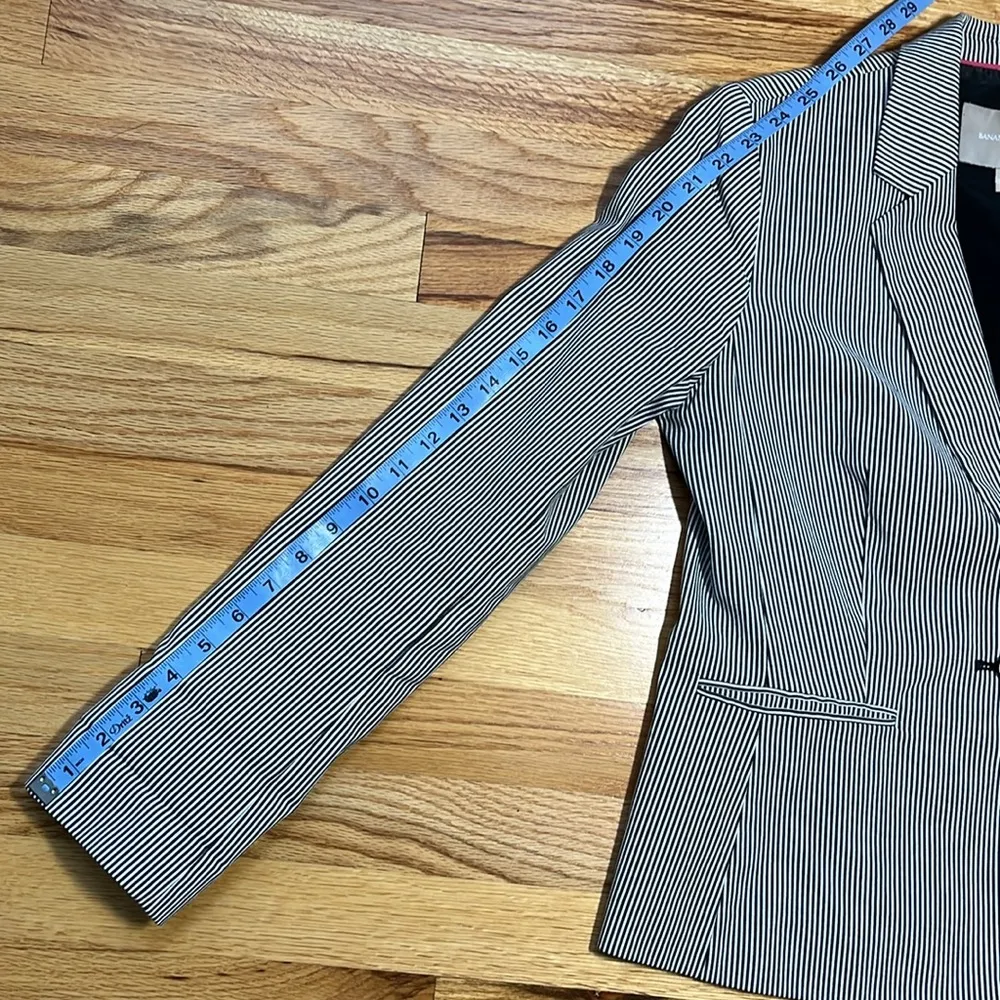 Women’s Pinstripe Blazer Size 6 - Image 10
