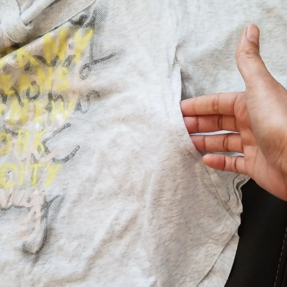 DKNY  angel sleeve tee sz s - Image 3