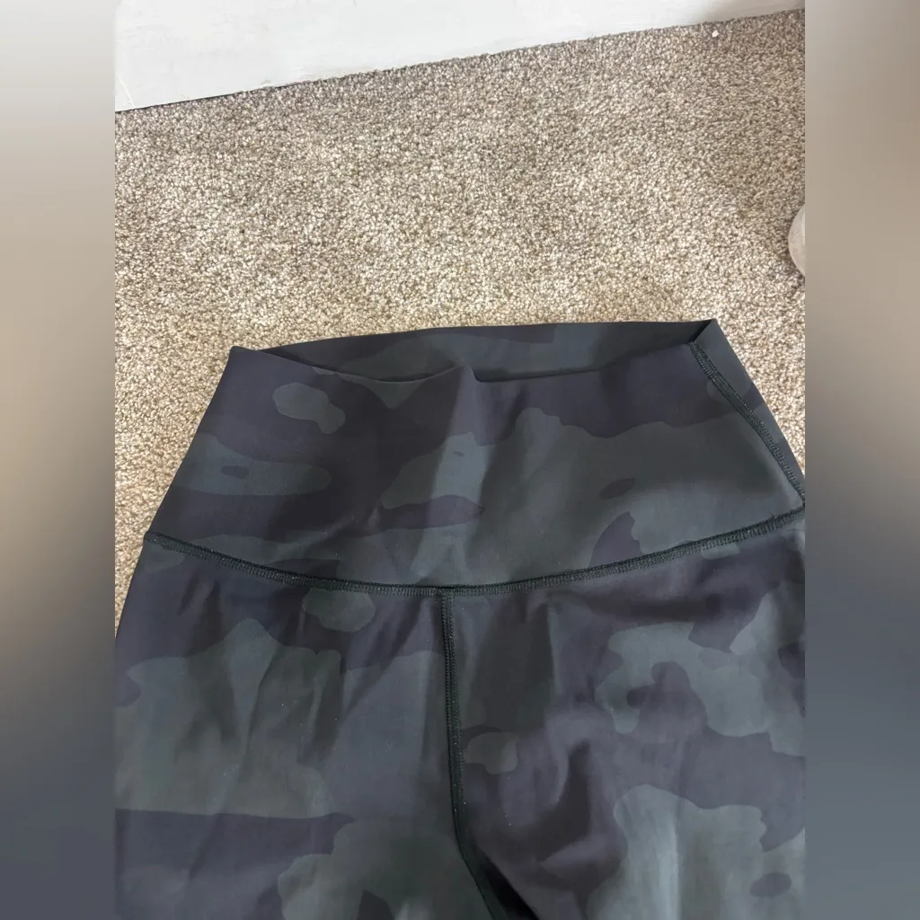 Alo Yoga Women's HIGH-WAIST CAMO VAPOR LEGGINGS - black Camouflage Size M - Image 5