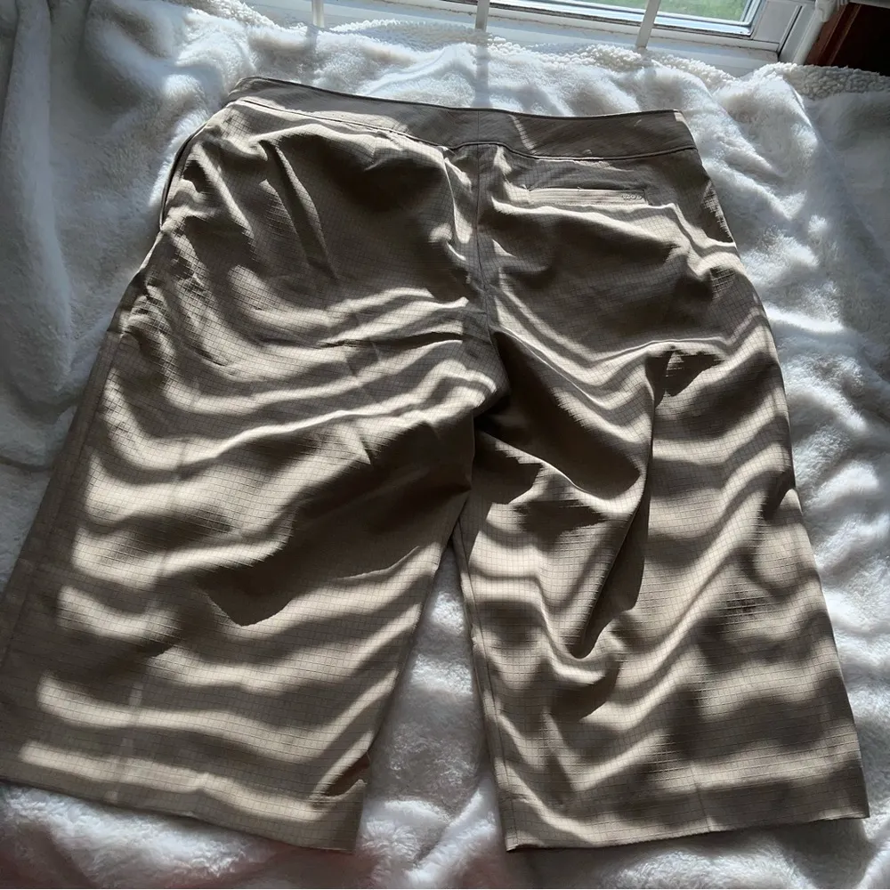 IZOD  khaki Shorts - Image 8