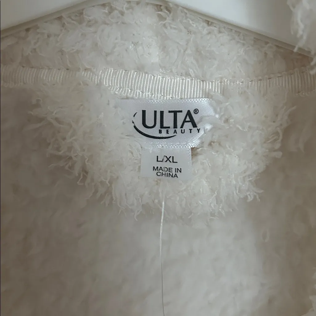 New Women’s Ulta Beauty Fuzzy Fleece Robe Cream/Ivory size Large/XL White - Image 8