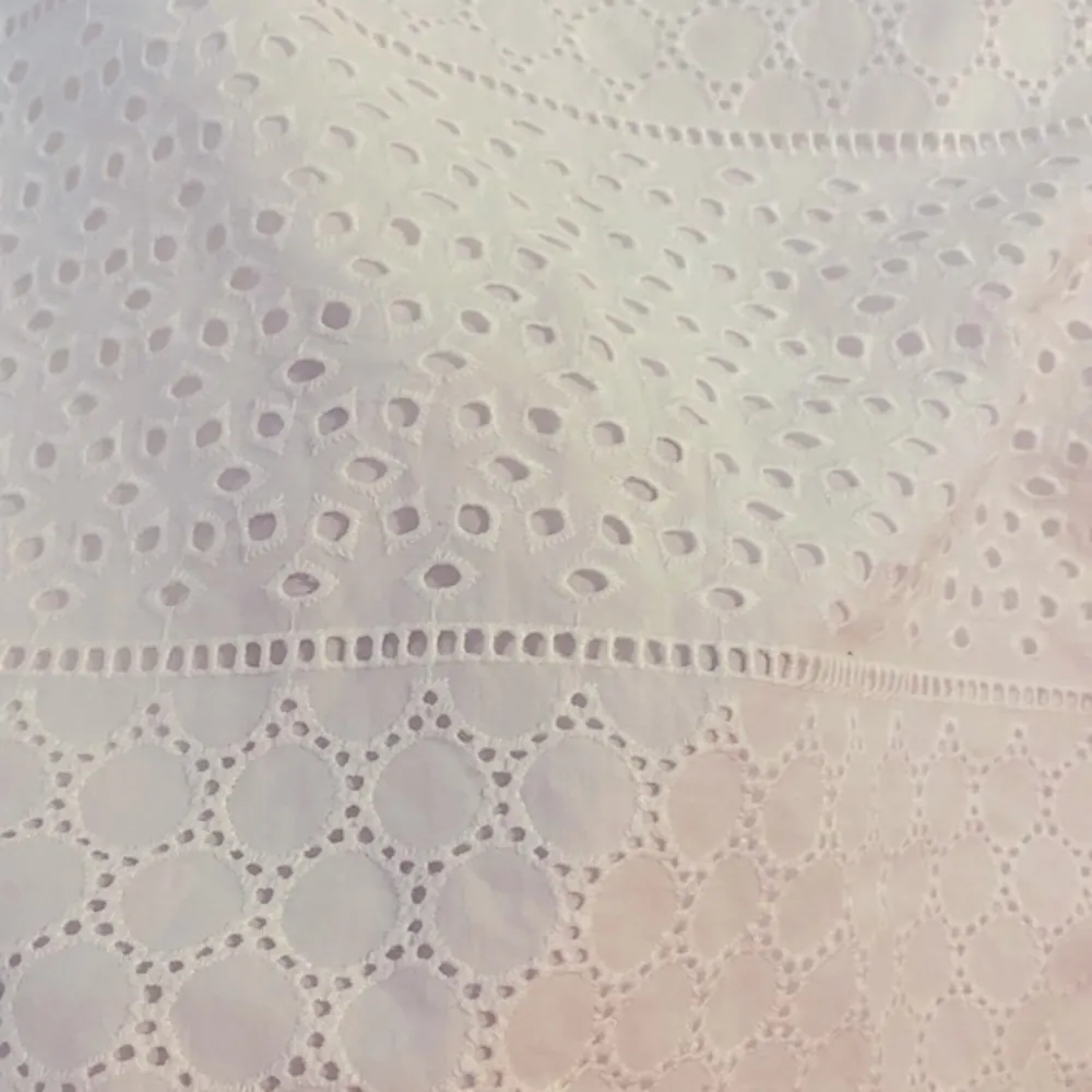 Banana Republic Vintage Y2K Eyelet White Skirt - Image 4