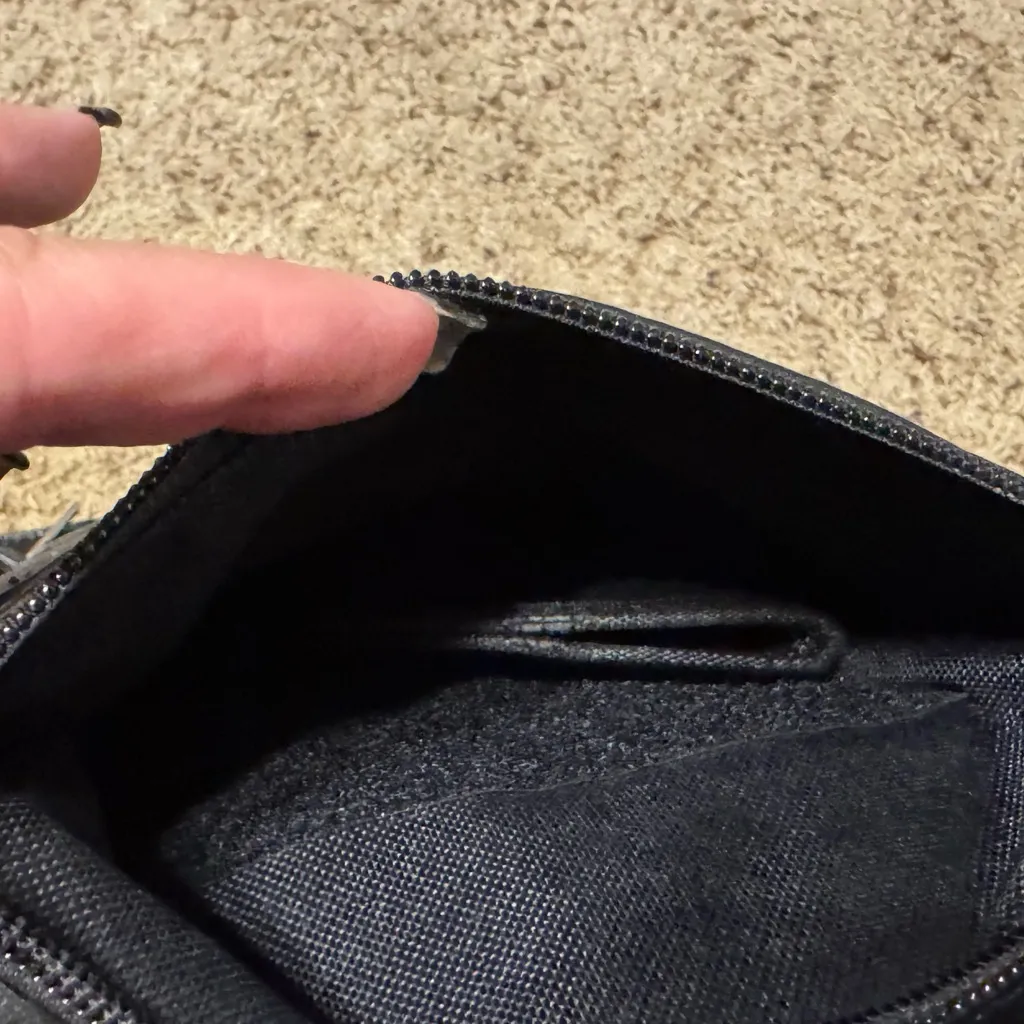 Black Conceal Carry Handbag Pockets and Strap. - Image 6