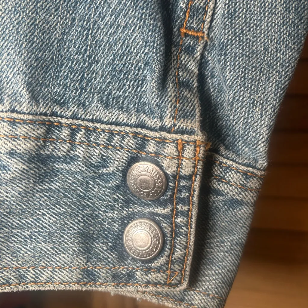 Embellished Levi's vintage Weekend Jean Jacket, Frida Kahlo imagery, embroidery Blue Size M - Image 8