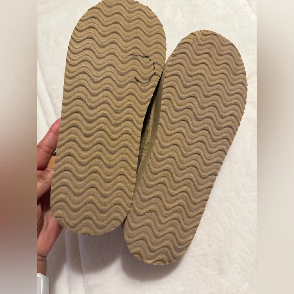 NWT MUK LUKS faux fur platform slipper, size medium (9 - Image 9