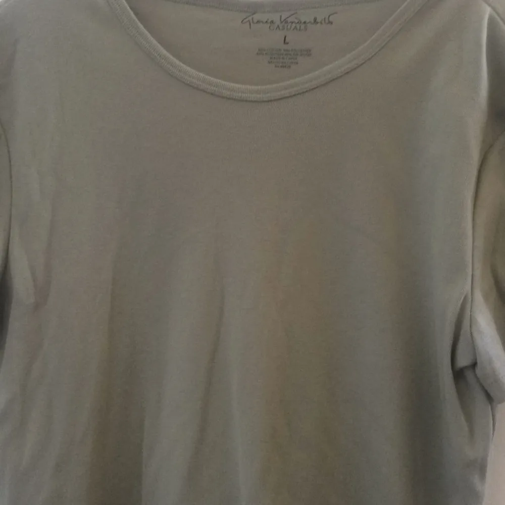 FINAL MARKDOWN Ladies Gloria Vanderbilt tee large - Image 3