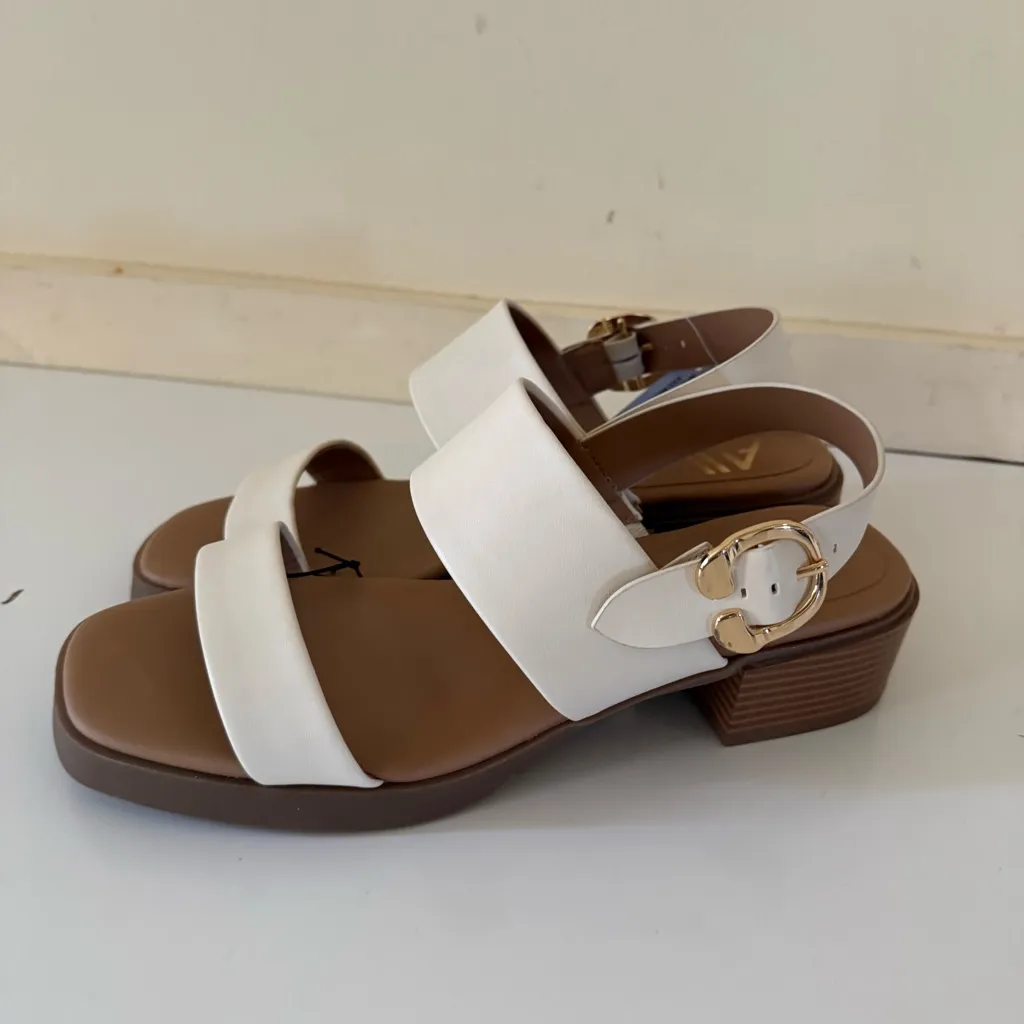 New Aerosoles Women's Two Band Sandals Size 11W  Natural Wide Width New - Image 2