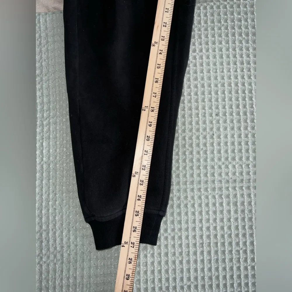Lululemon Scuba High-Rise Jogger
Size 4 - Image 2