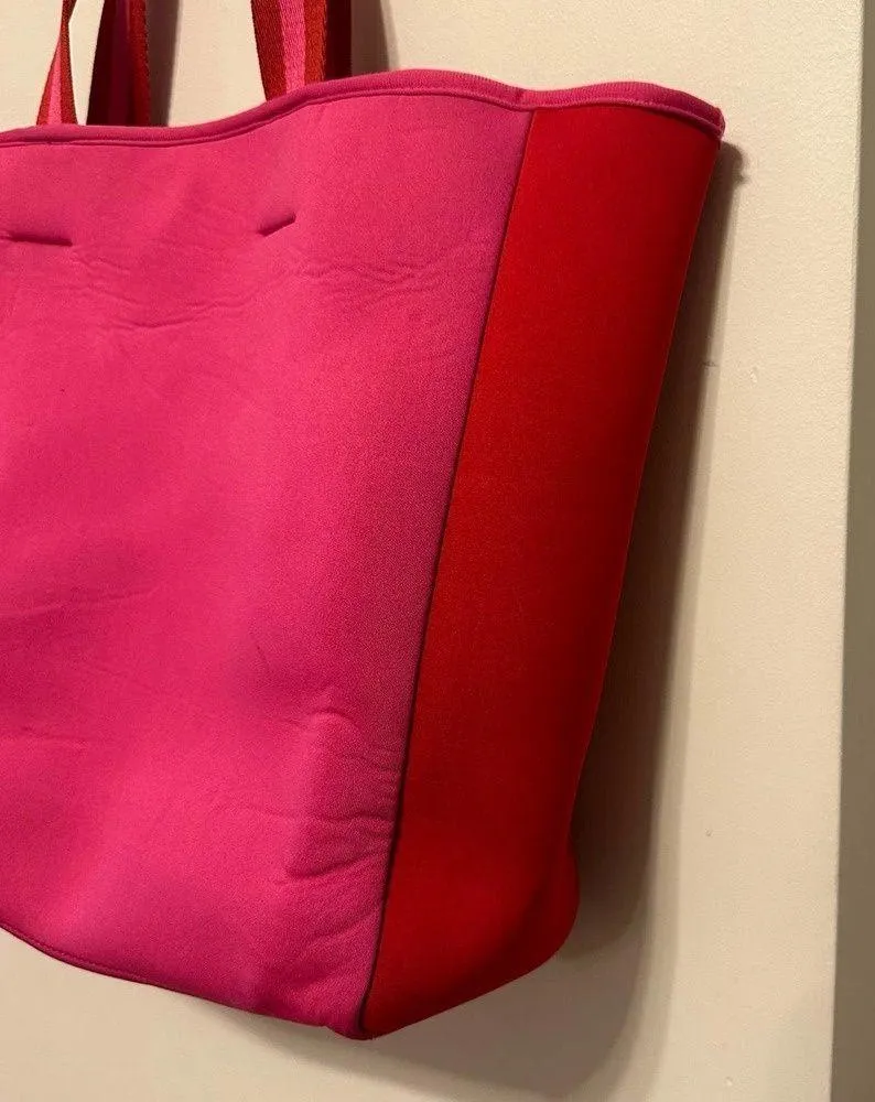 SUMMERSALT Neoprene Beach Tote in Pink/Red - Image 4