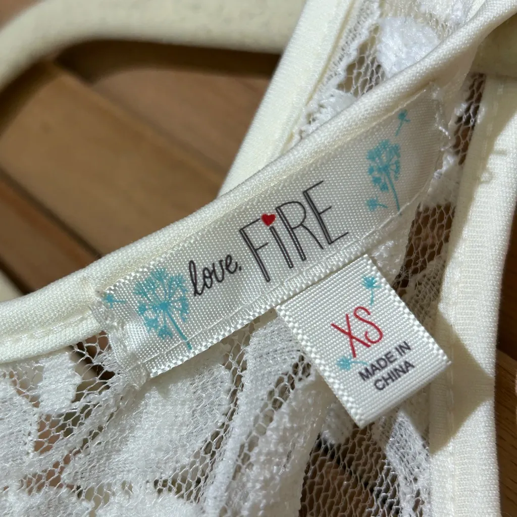 Love Fire Size XS sleeveless ivory lace dress Love, Fire White - Image 6