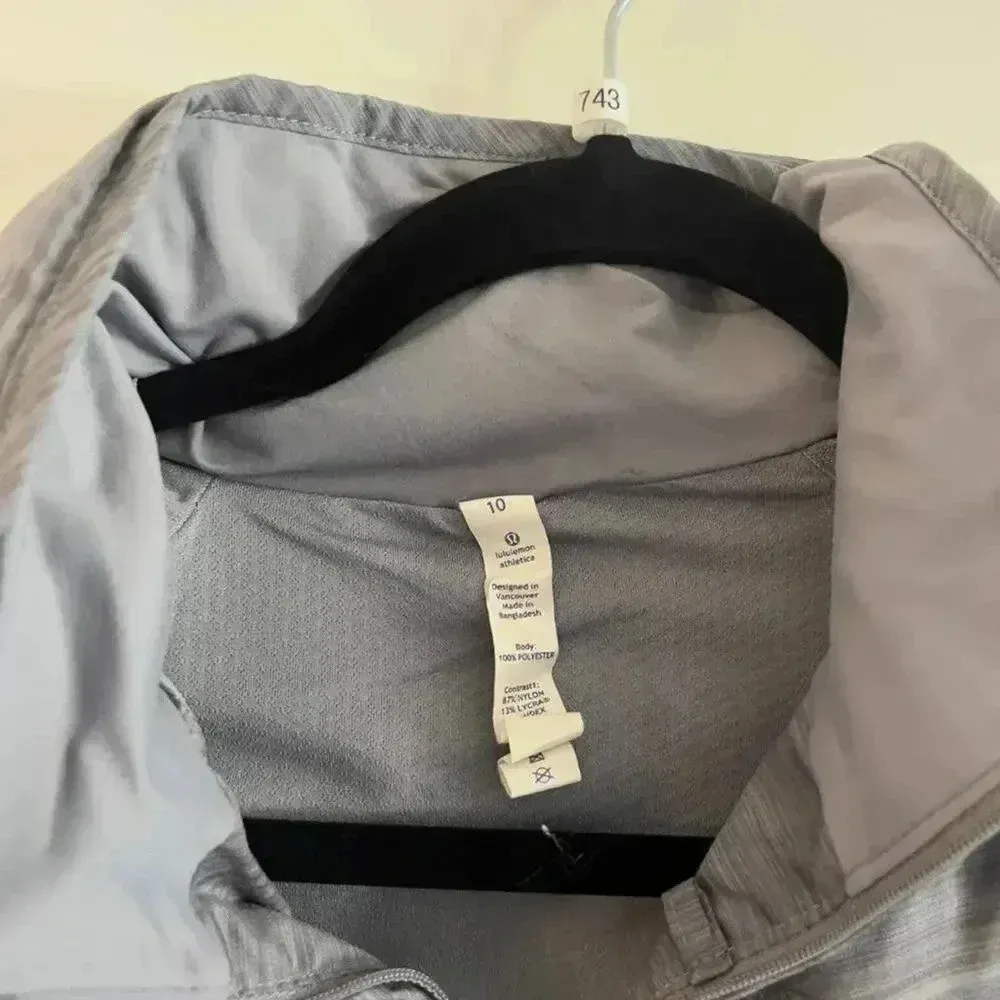 743 Lululemon Grey Hideaway Hood Coat Size 10 - Image 2