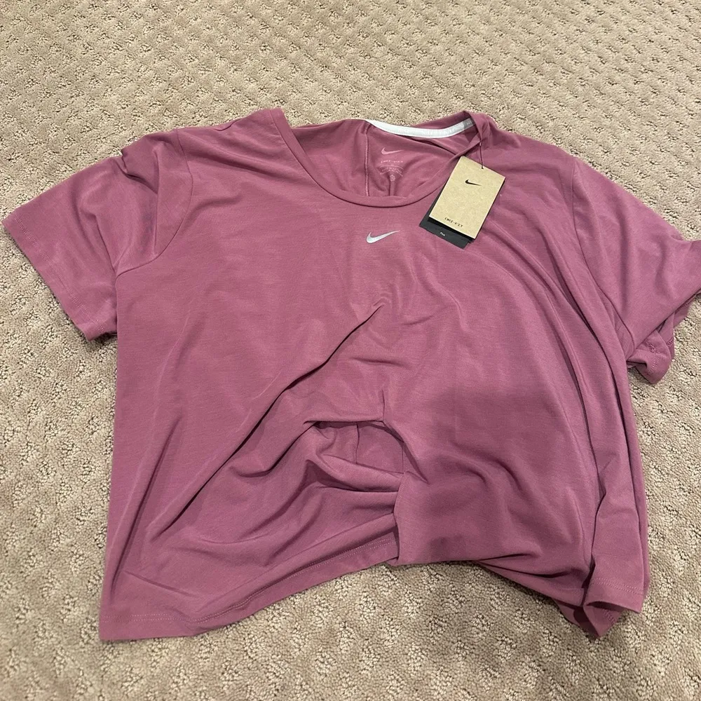 NWT  Plus Size One Luxe Twist Dri Fit Top - Image 5