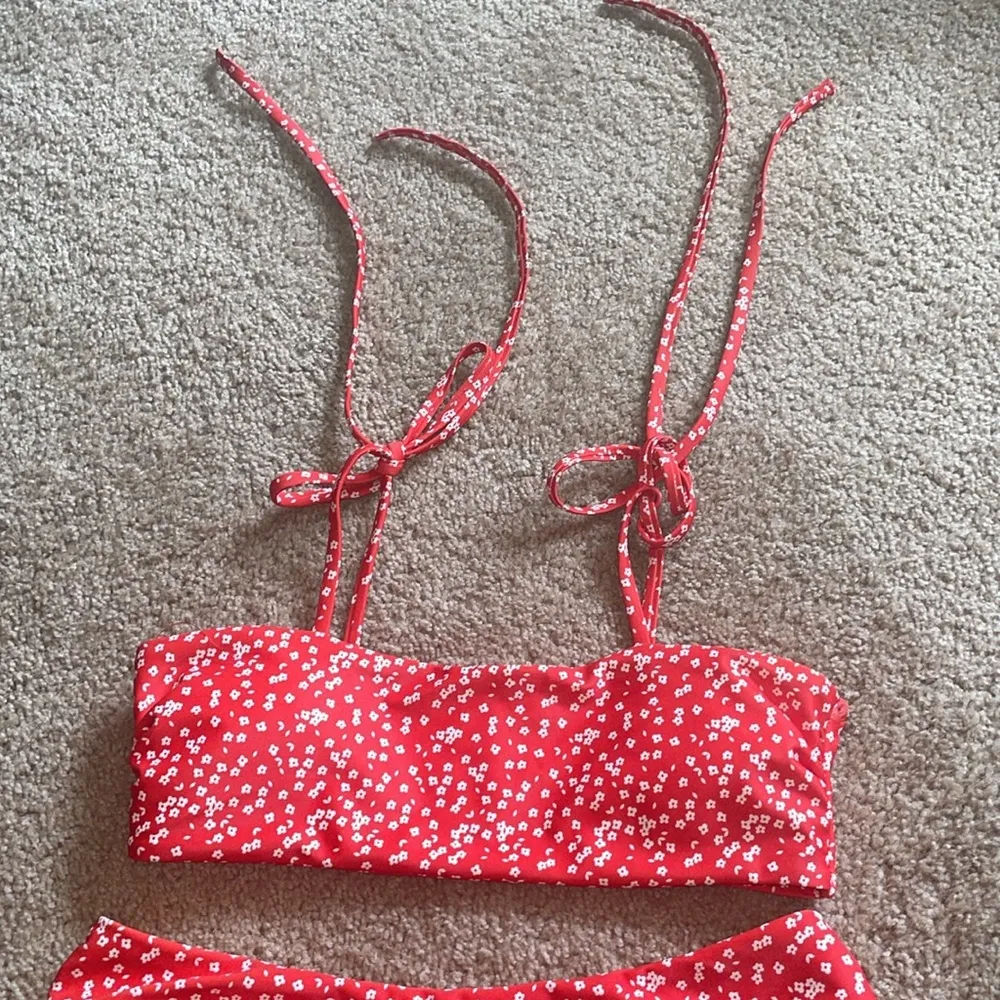 SHEIN Red and White Floral Bikini 2 piece bikini swim wear size small tie top - Image 2