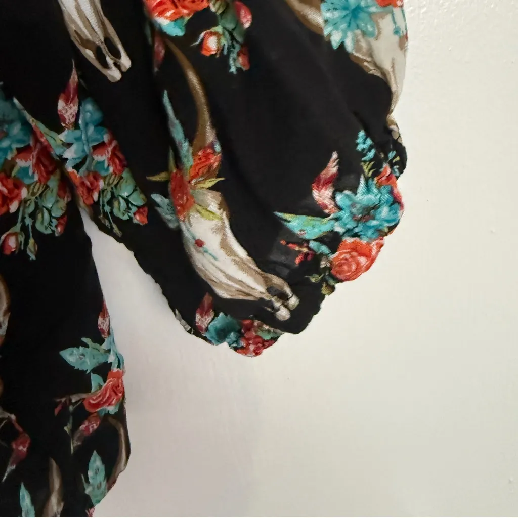 Roper Black Blouse with Floral Skull Design Large - Image 4