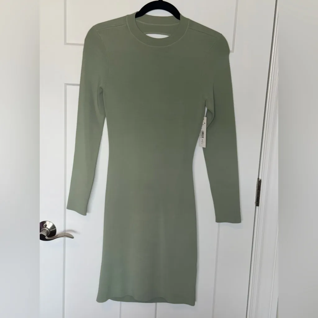 NWT Alice + Olivia Estelle Fitted Long Sleeve Midi Dress - Green - Image 2