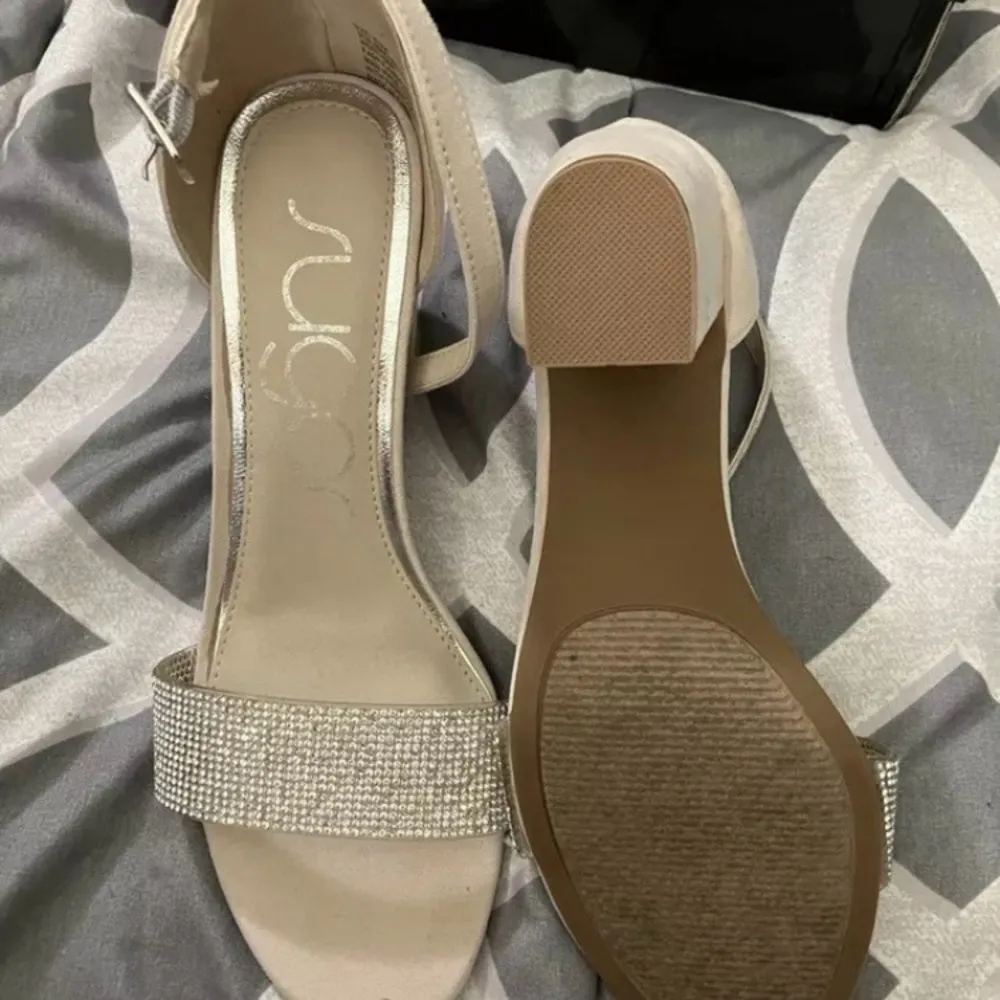 Sugar Cream Heels with Rhinestone Embellishment Size 8.5 - Image 6