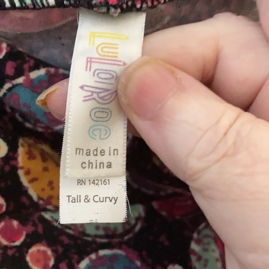 FINAL MARKDOWN Lularoe tall and curvy candy leggings - Image 3