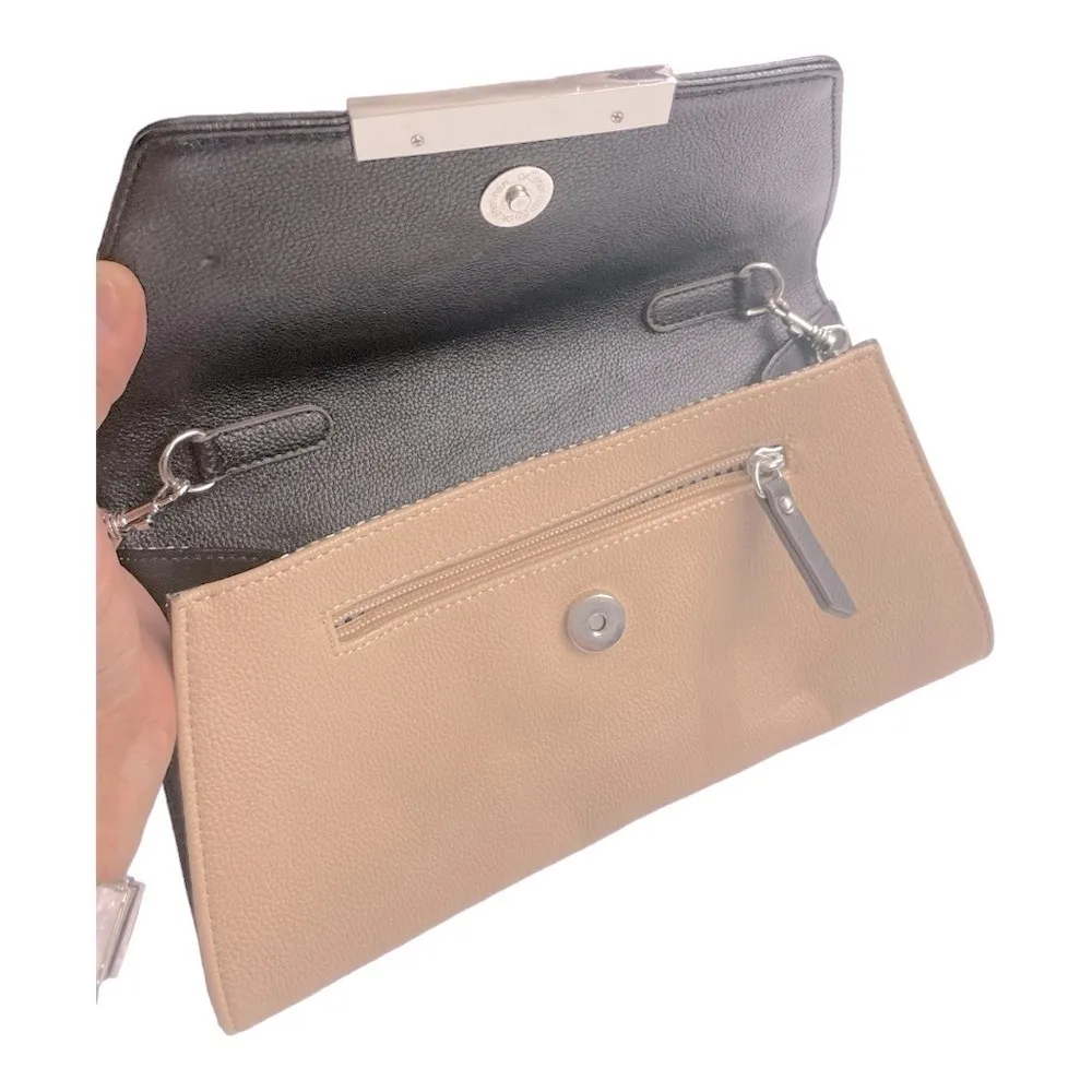 CLARKS luxurious shoulder/clutch purse. Envelope style with magnetic clasp. - Image 3