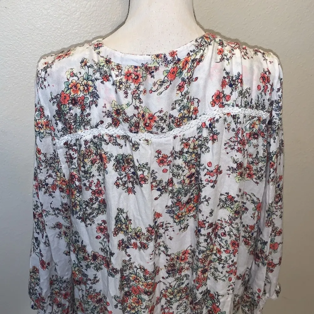 Caffe’ Marrahish White Floral V - Image 7