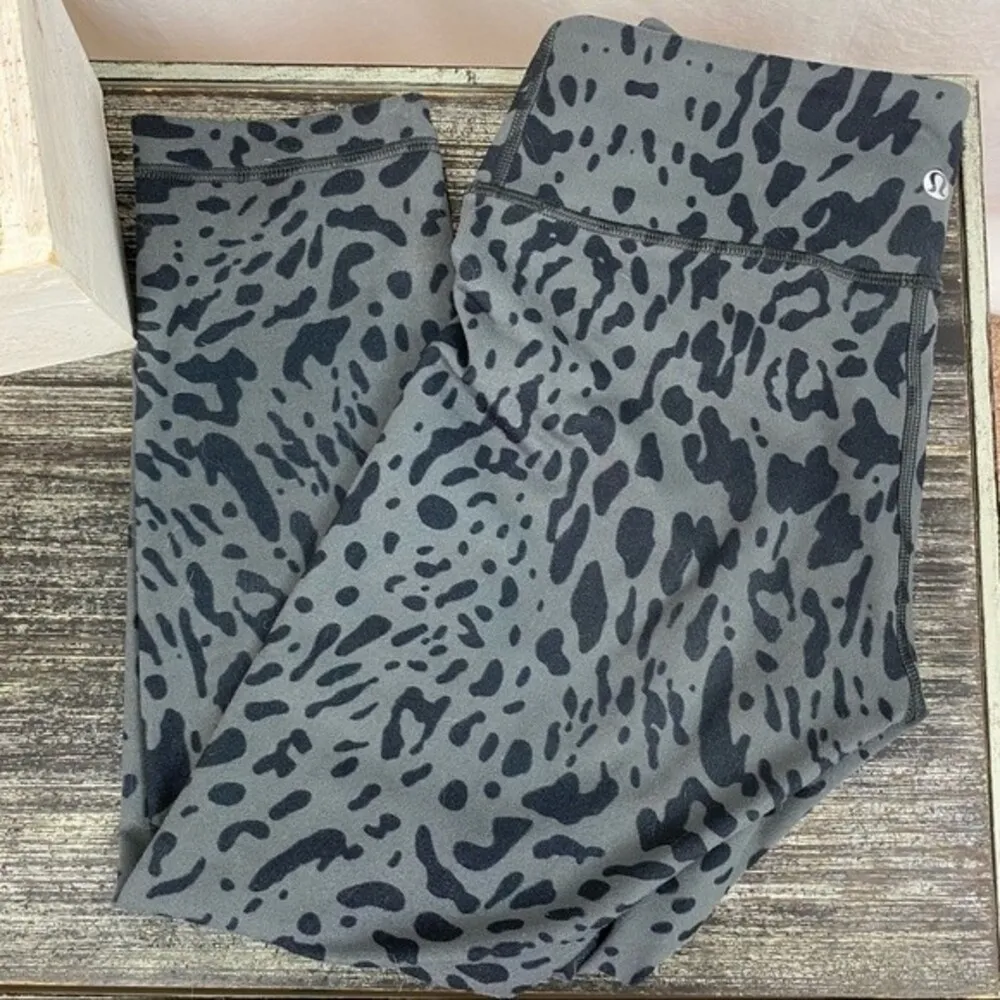 Lululemon Gray Cropped Leopard Animal Print Sport Athletic Leggings 6 - Image 2