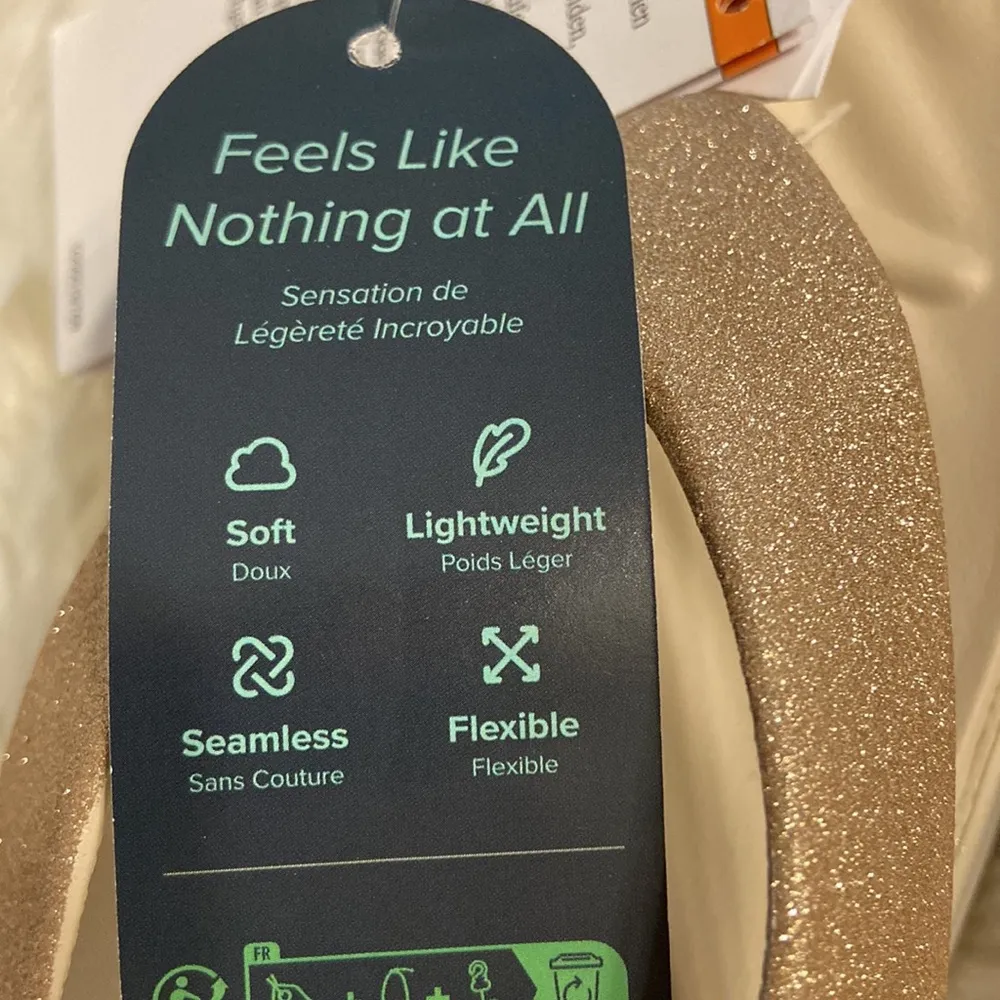 CROCS GLITTER FLIP SIZE W9 BRAND NEW COLOR GOLD SEE ALL PHOTOS - Image 13