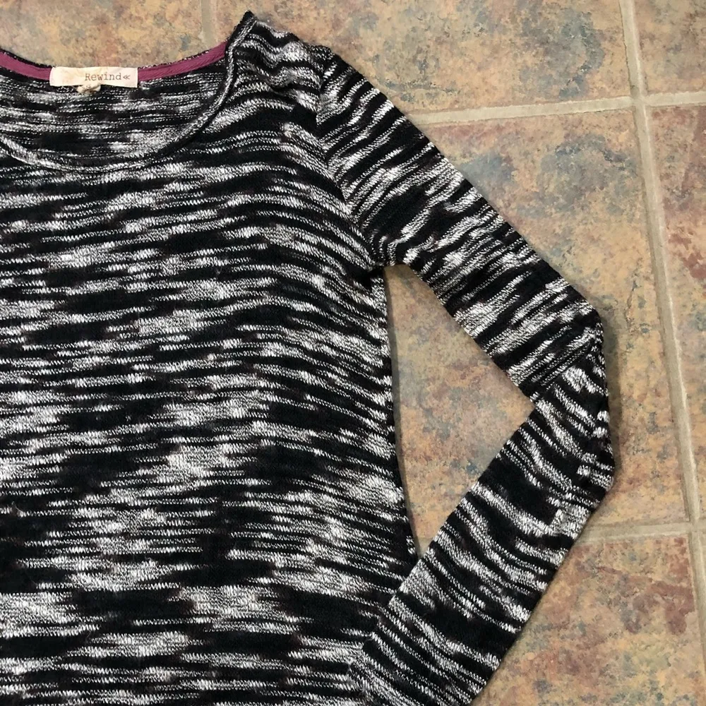 Small Rewind Sweater with Crocheted Bottom - Image 3