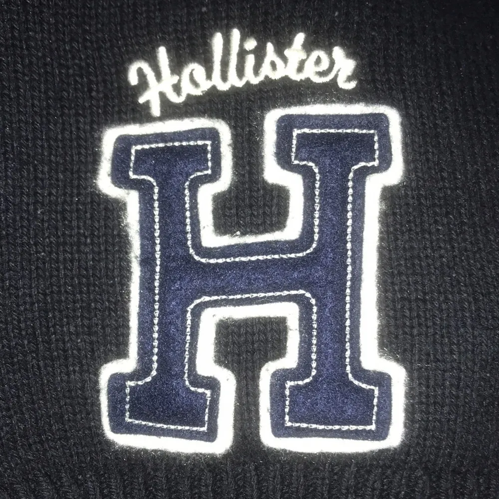 HOLLISTER varsity style button up cardigan navy and white H patch detail size S - Image 3