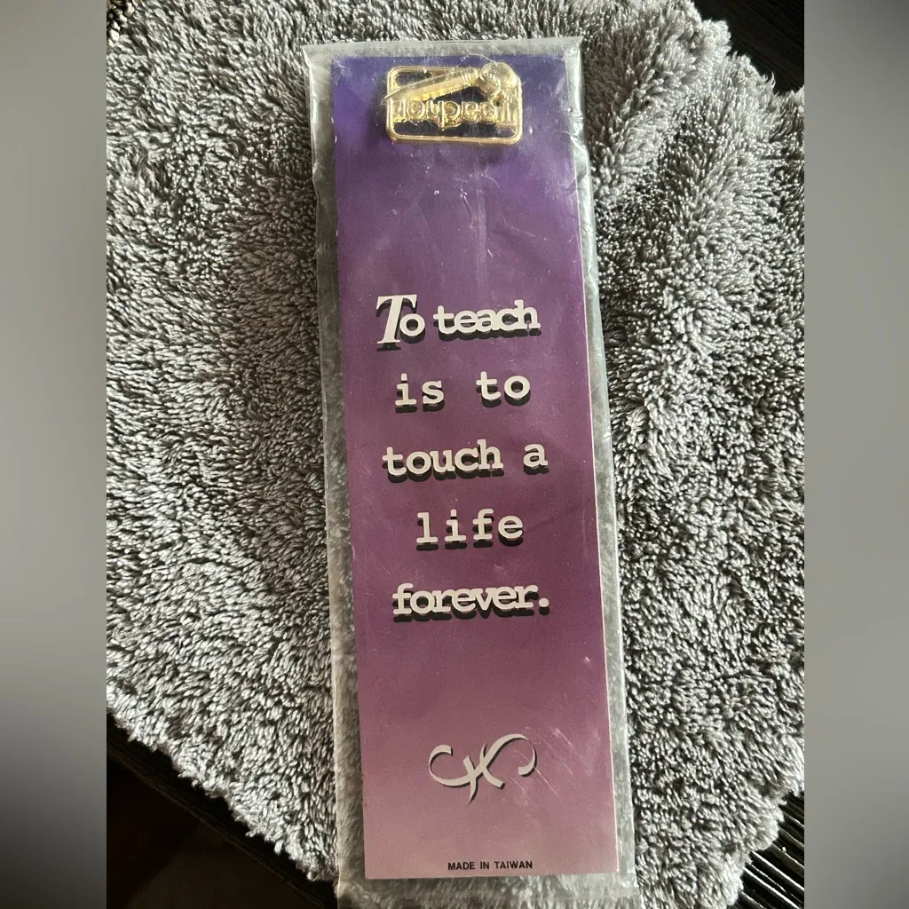TEACHER PIN Gold - Image 2