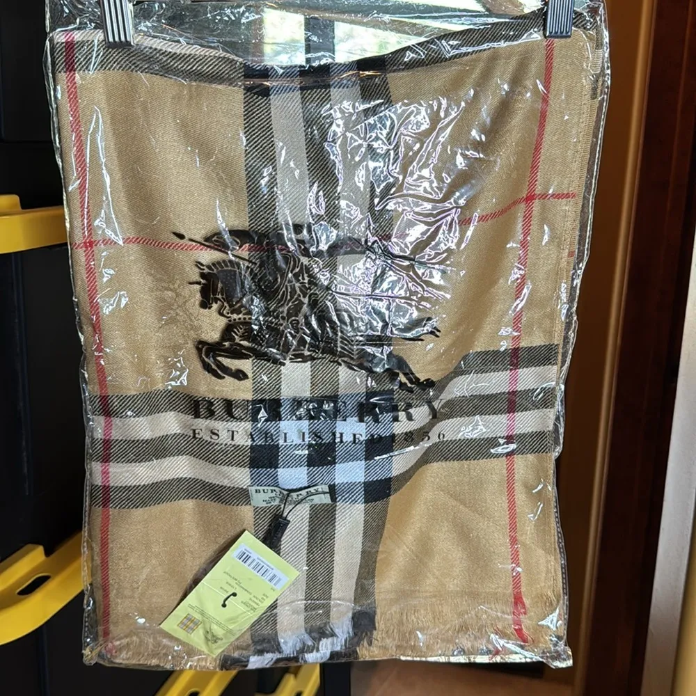 NWT Burberry Check 100% Cashmere Scarf Tan Beetroot - Image 5