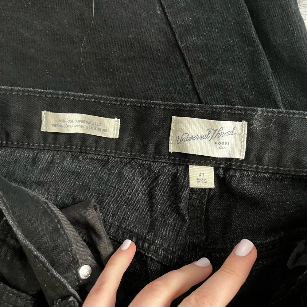 Universal thread black ultra wide leg pants size 4 - Image 2