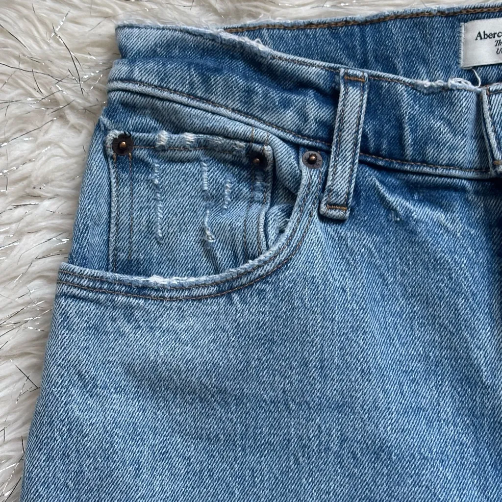 Abercrombie & Fitch 90’s straight Ultra High Rise Women’s Jeans Size 26/2s - Image 3