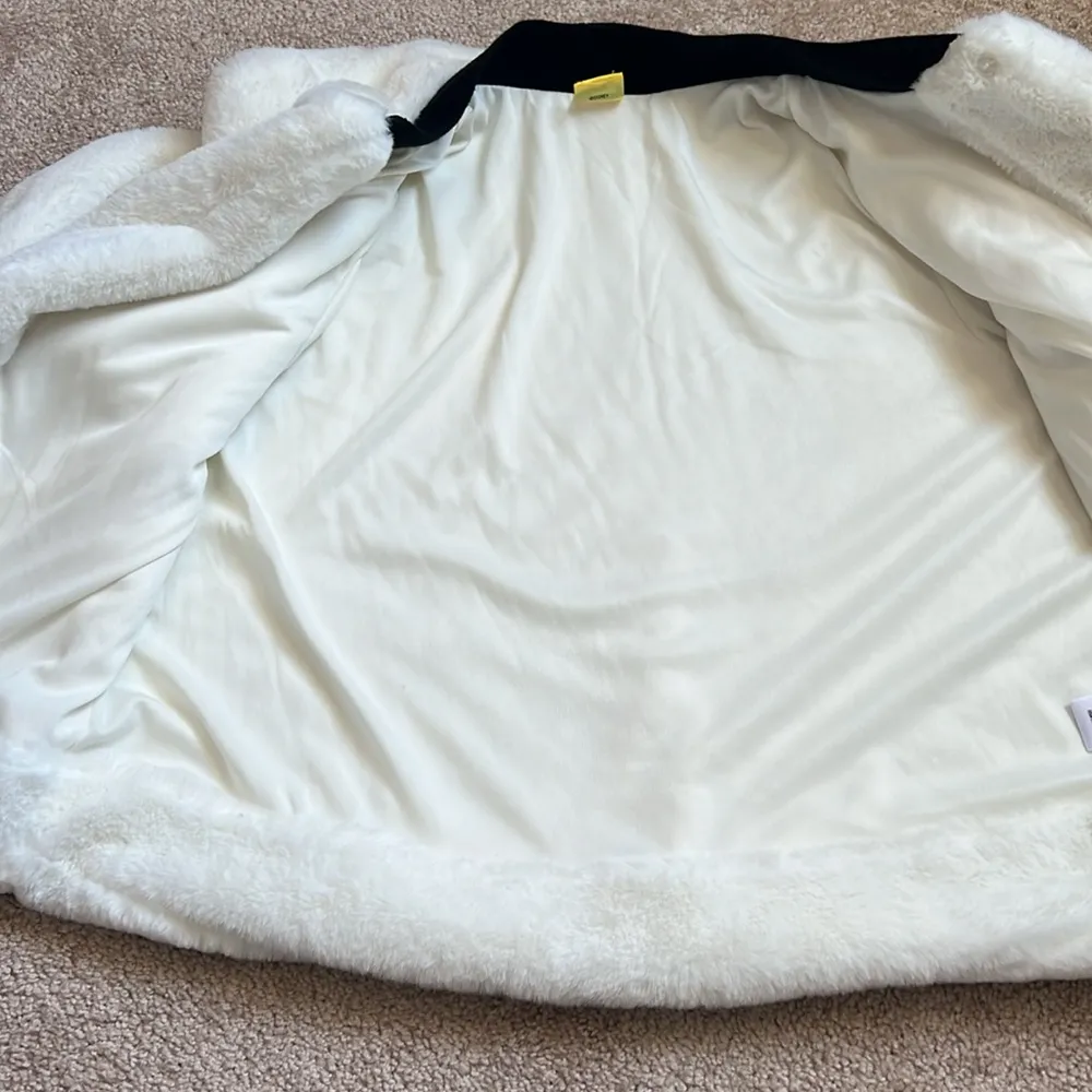 NWOT  Faux Fur White Mickey Mouse Open Front Bolero Jacket - Image 6