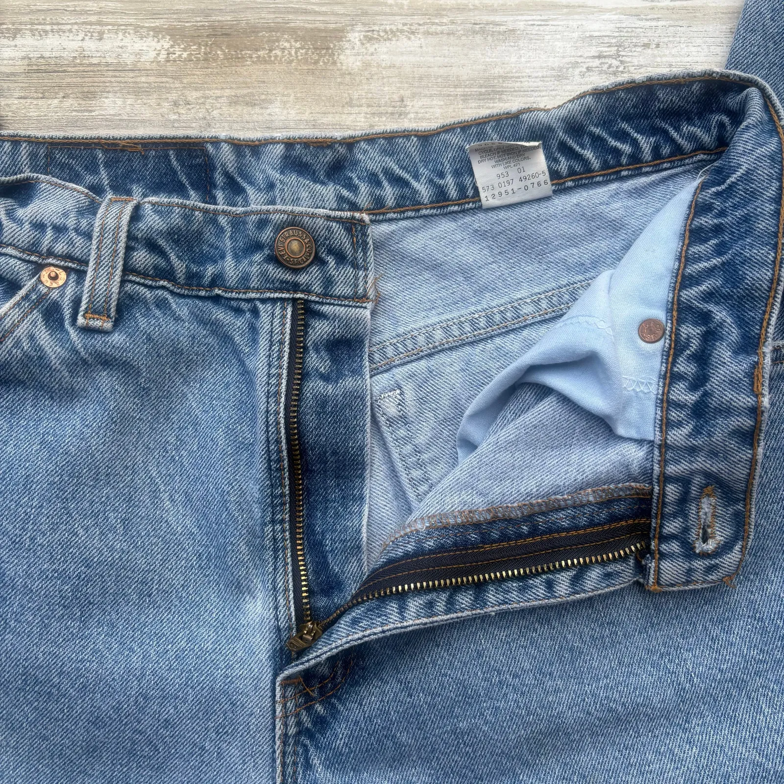 VTG Levi’s 951 Orange Tab 28x27 Relaxed Tapered Light Wash Mom Jean USA Made Blue Size undefined - Image 8