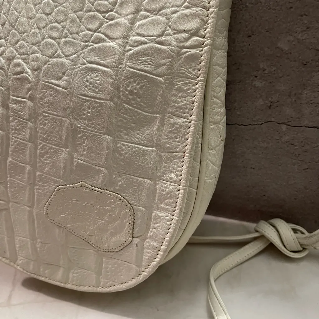 Vintage Carlos Falchi White Ivory Croc Embossed Leather Crossbody Bag - Image 4