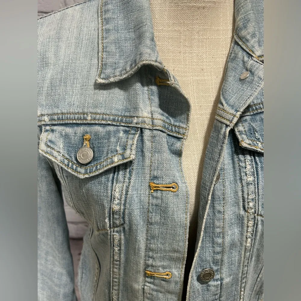 Gap  light Wash denim jean jacket size small - Image 5