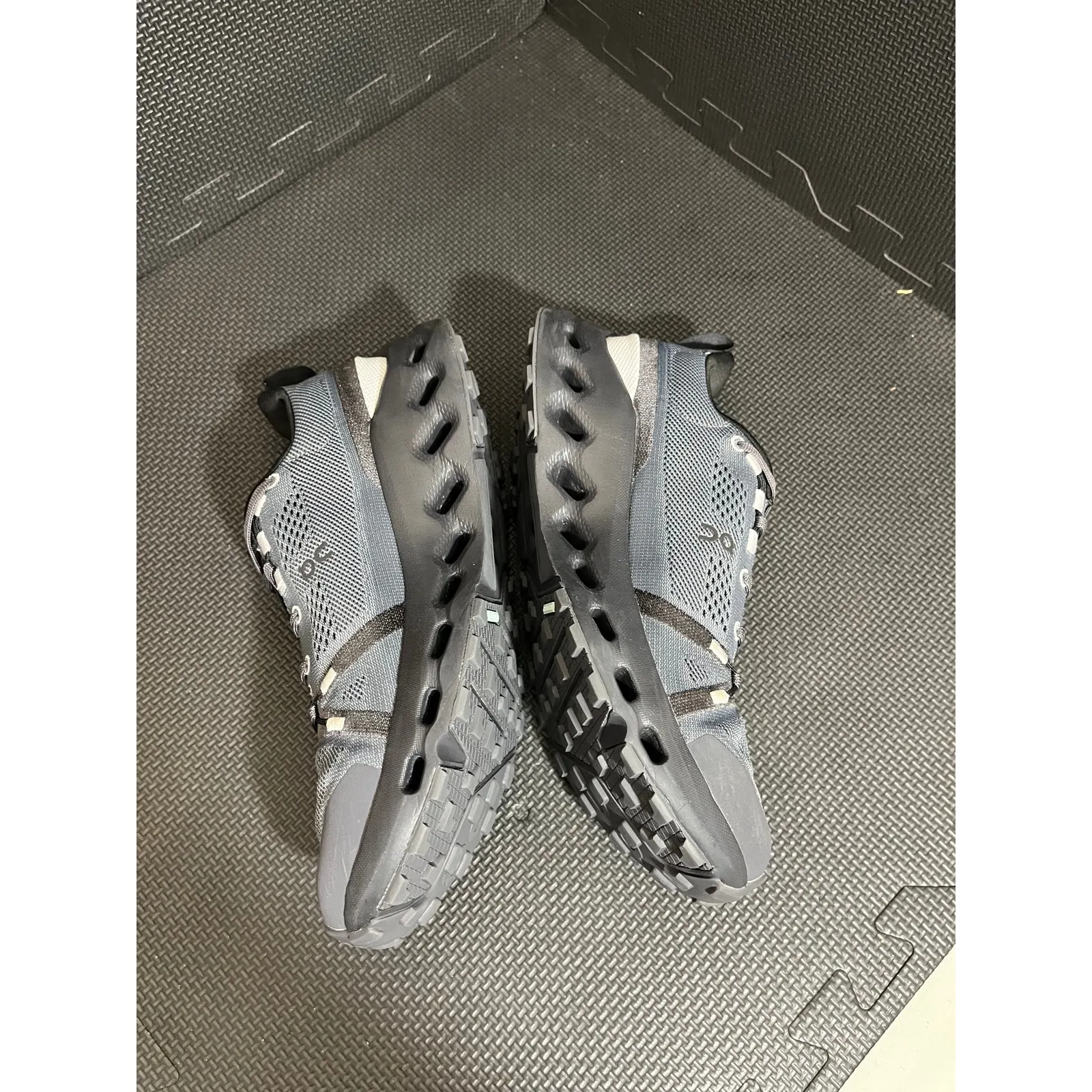 On Cloudsurfer Trail Sneakers Athletic Tennis Running Womens Shoes Gray Size 9.5 - Image 3