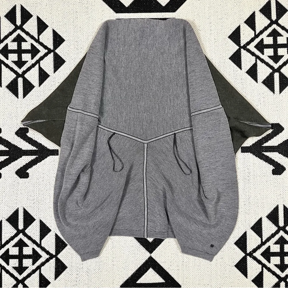 Exaltation Reversible Wrap in Dark Olive/Heathered Core Medium Gray - Image 5