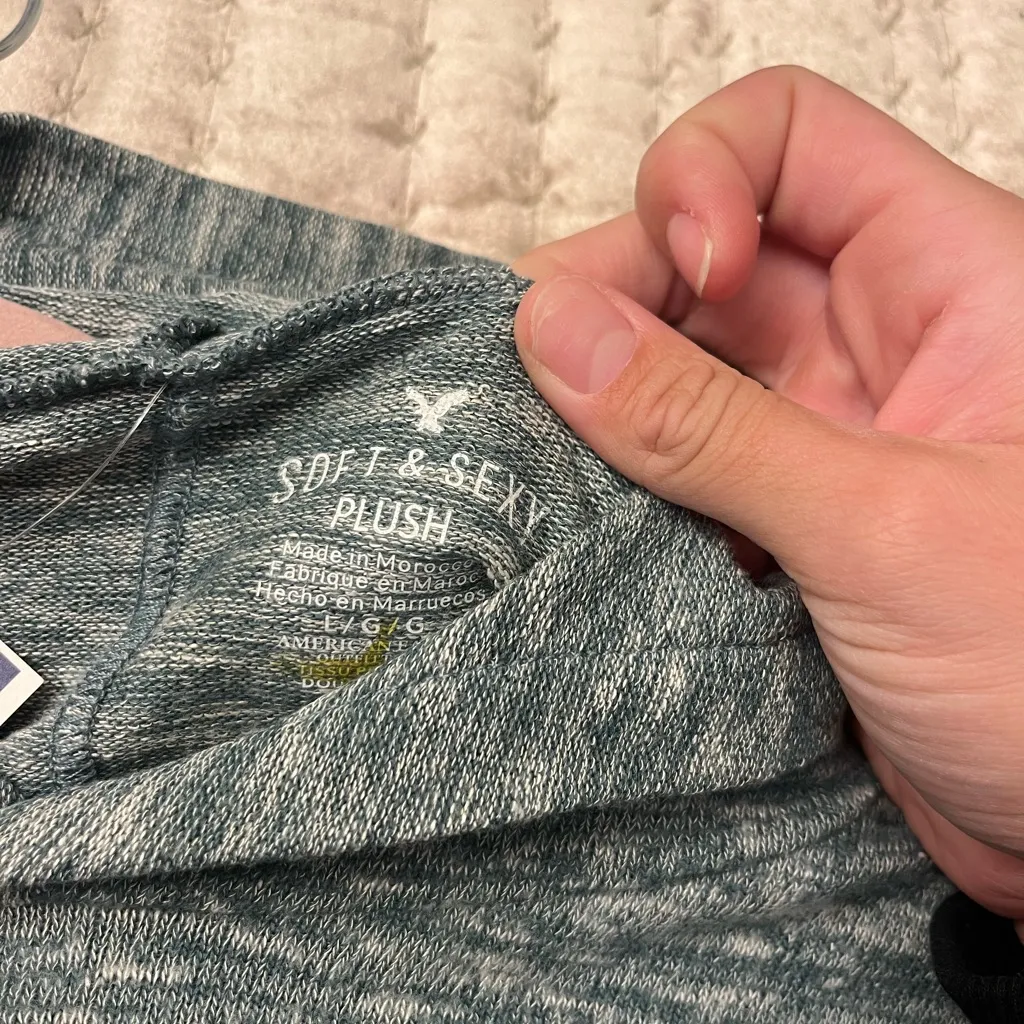 NWT American Eagle hooded sweater - Image 4