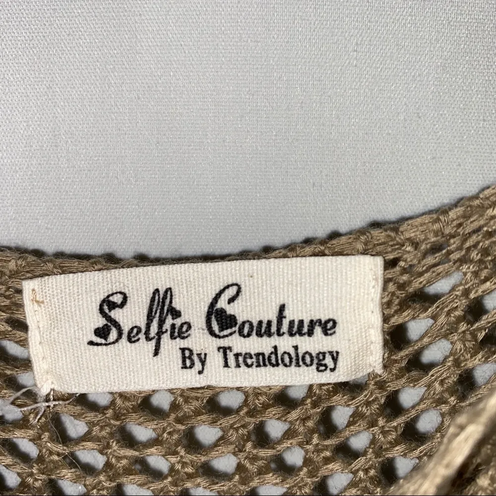 Selfie Couture Sleeveless Top Medium - Image 3