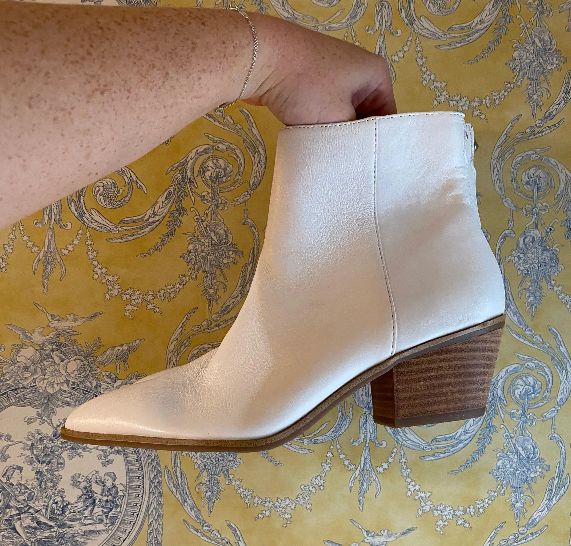 ALDO New  White Booties Size 8.5 - Image 2
