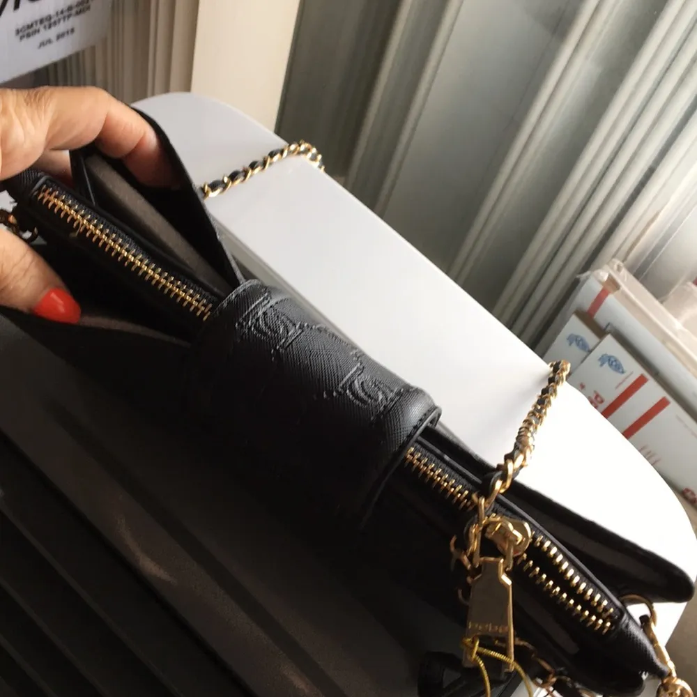 New Bebe black Crossbody wristlet 3 section Shiny - Image 4