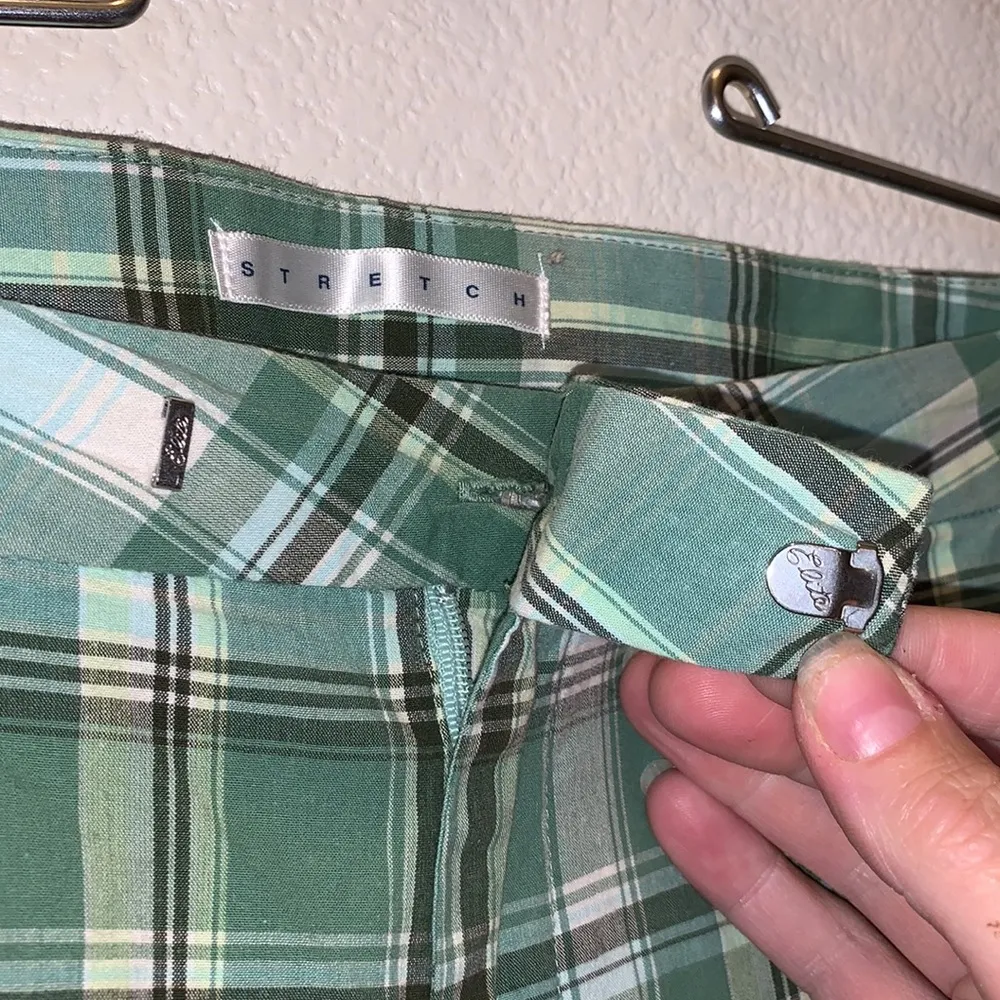 Old Navy  stretch green plaid capri pants - Image 5