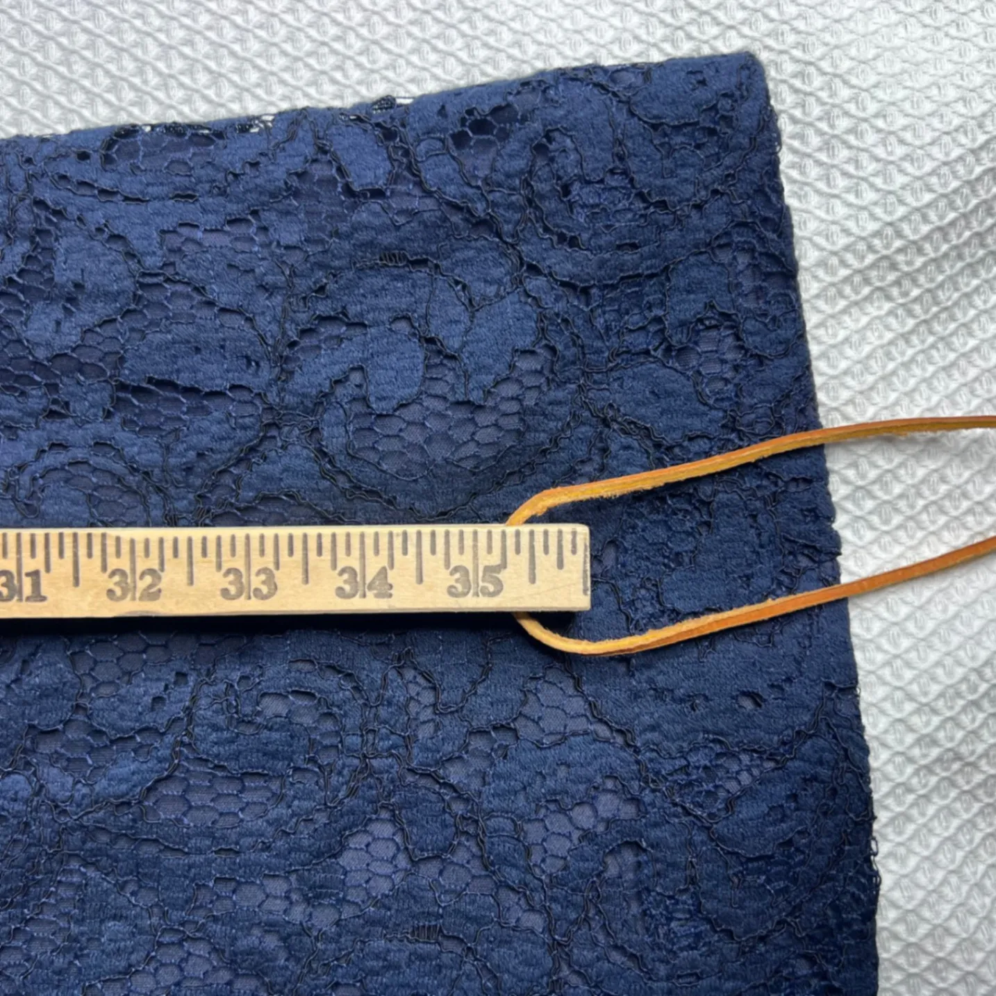 Marina Navy Blue Lace Sheath Dress Cap Sleeve Keyhole Back Size 12 NWT with Flaw - Image 2