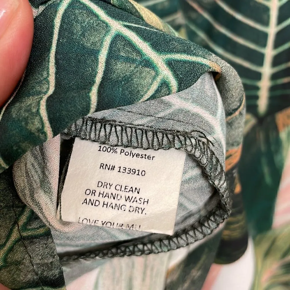 Show Me Your MuMu peach green tropical leaf button down Murphy top, size M - Image 6