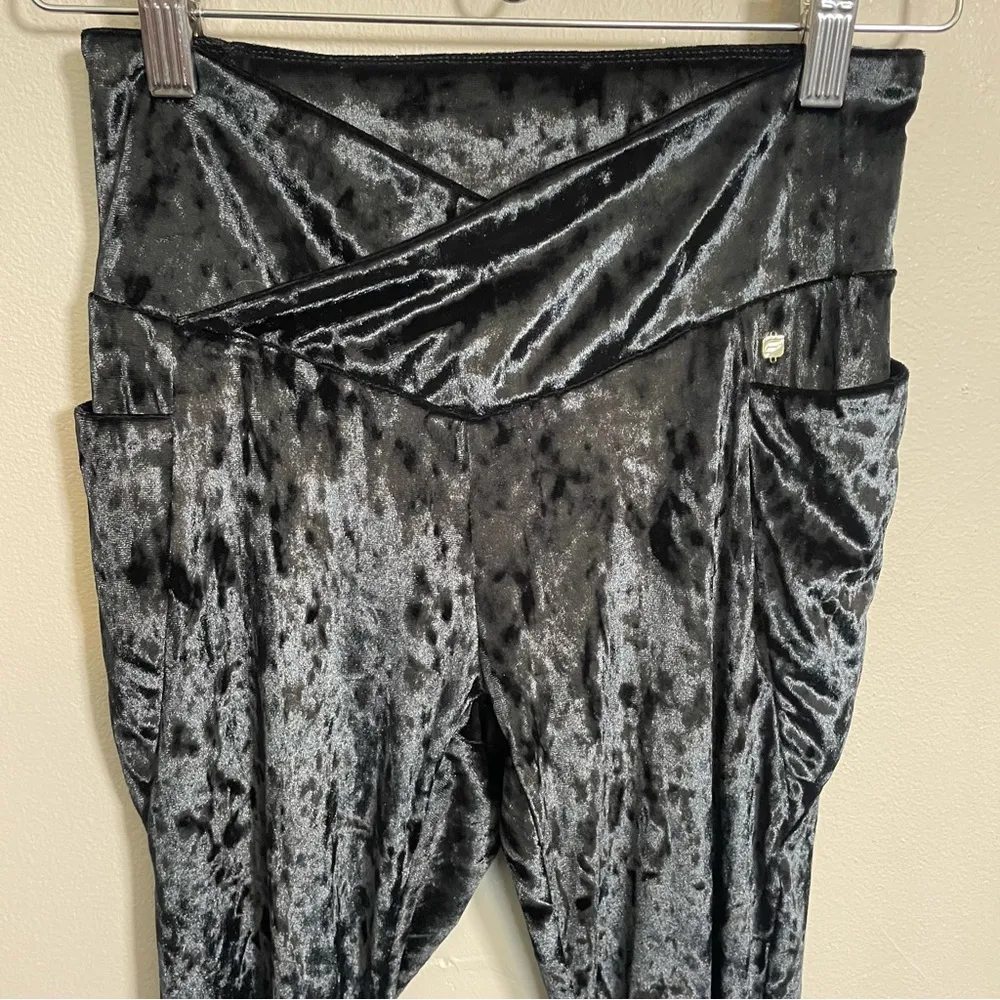 Fabletics Black Velvet Velour Crossover V Leggings Sz Small - Image 6