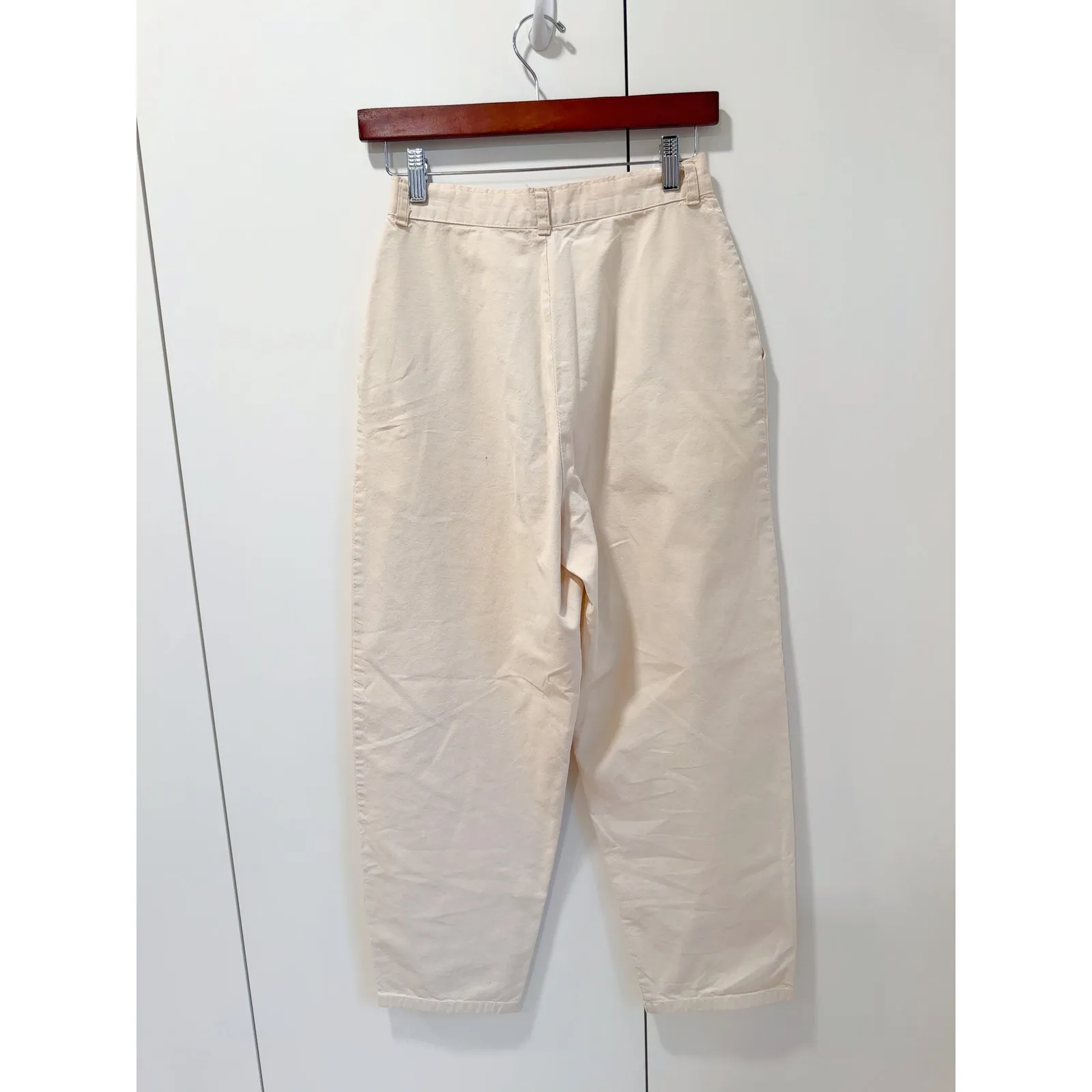 Vintage 80s Pleated Chino Pants Size 26 Cream Cherokee Tapered Leg Highrise USA - Image 6