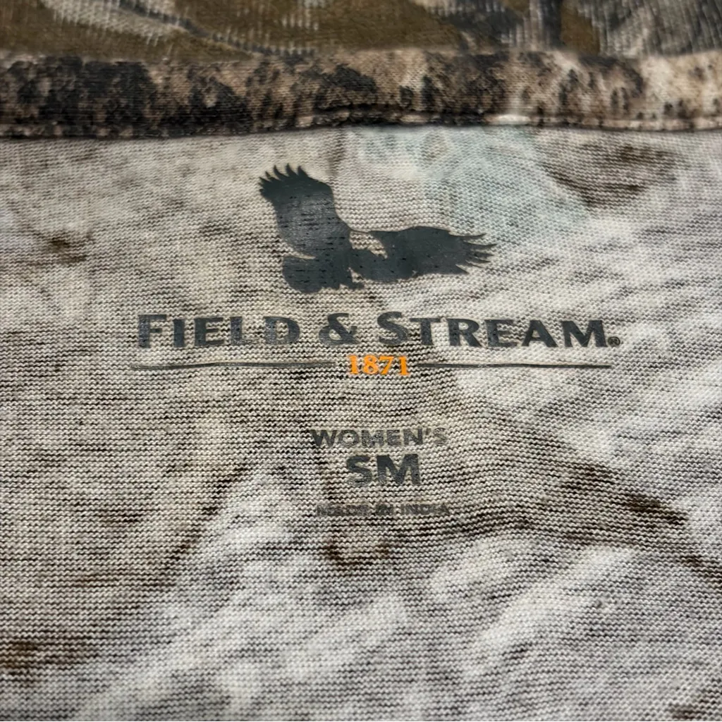 Field & Stream Women’s V-Neck Woodland Camouflage Short Sleeve Tee Size Small - Image 6