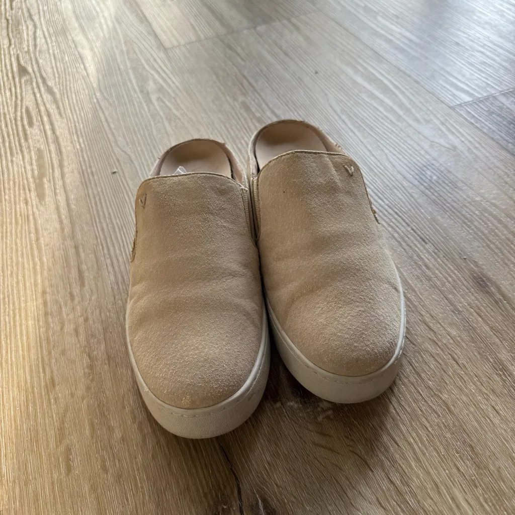 Vionic Women’s Splendid Dakota Slip On Gold Mules Size 7 - Image 2