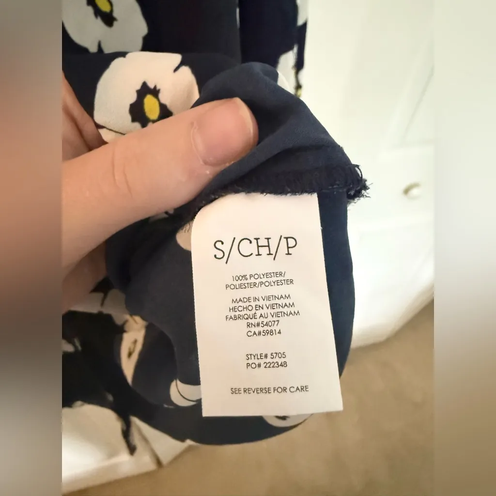 CAbi 5705 Go-To Button-Up Blouse Floating Flowers Floral Top Size Small Navy - Image 5